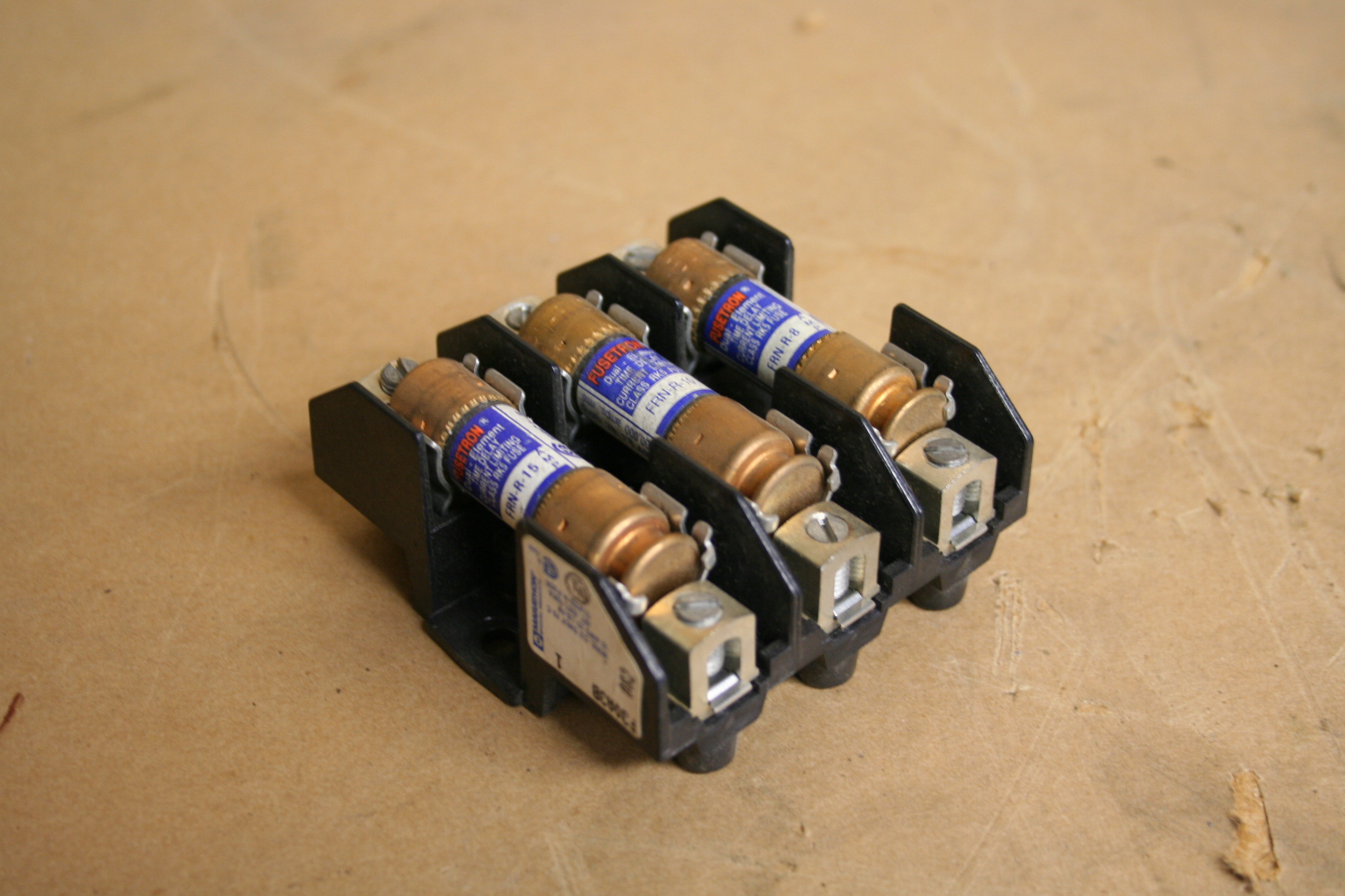 Fuse holder Marathon 30A 250V F30A3B