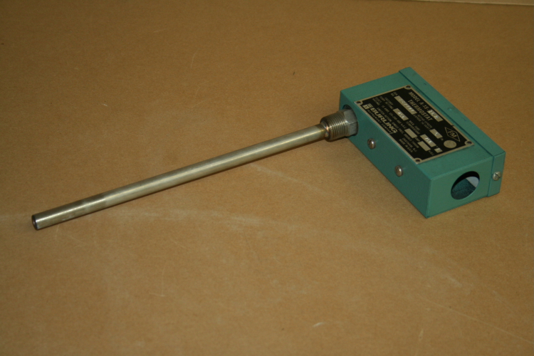 Thermostat switch, 450 deg F, 15A, SPDT, 5