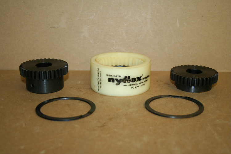 Pump coupling with hubs Terry Turbine 106491A Lovejoy Unused