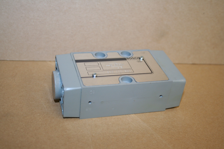 Directional valve 0 802 222 502 Bosch Unused