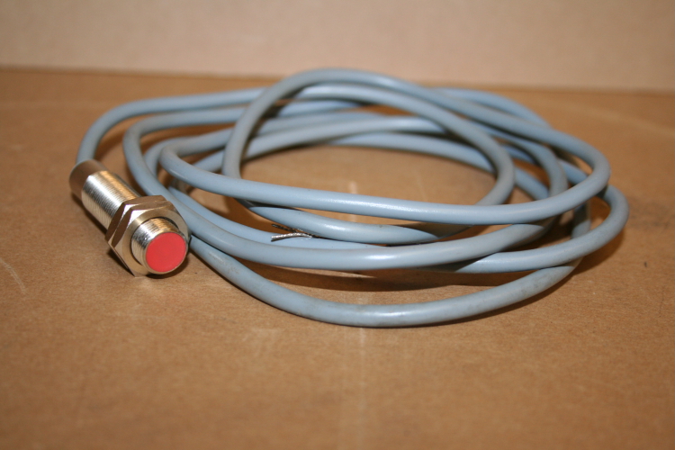 Proximity sensor switch IFR 12 24 15 K97 Baumer Unused