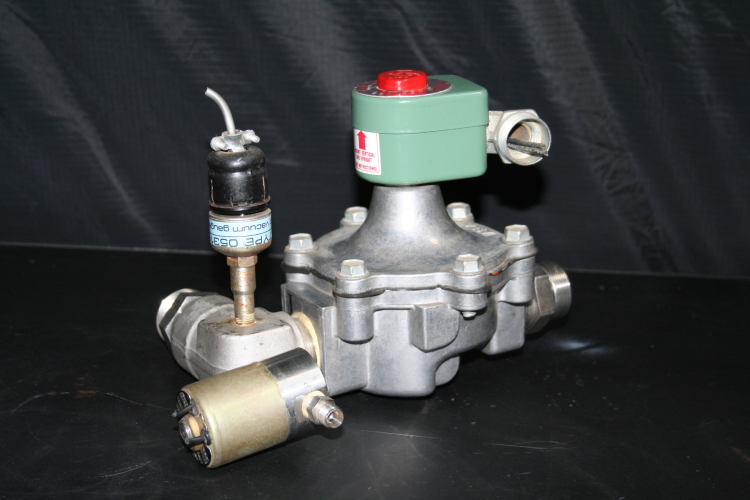 Vacuum solenoid 1 in 10-6 Torr w/gauge Varian, ASCO