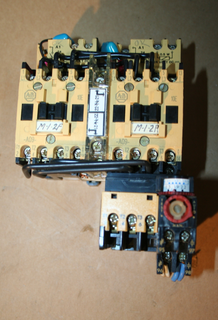 Reversing motor starter w/overload 120V coil 4 pole 100-A09ND3 Allen Bradley