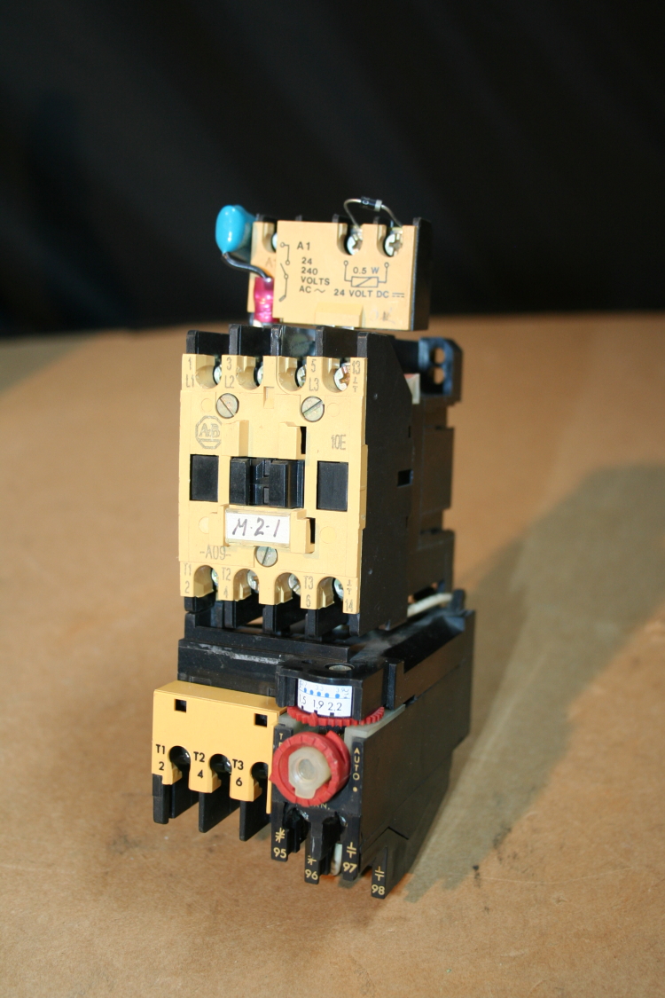 Motor starter Contactor w/overload Allen Bradley 4P 9A 100-A09ND3, Series B
