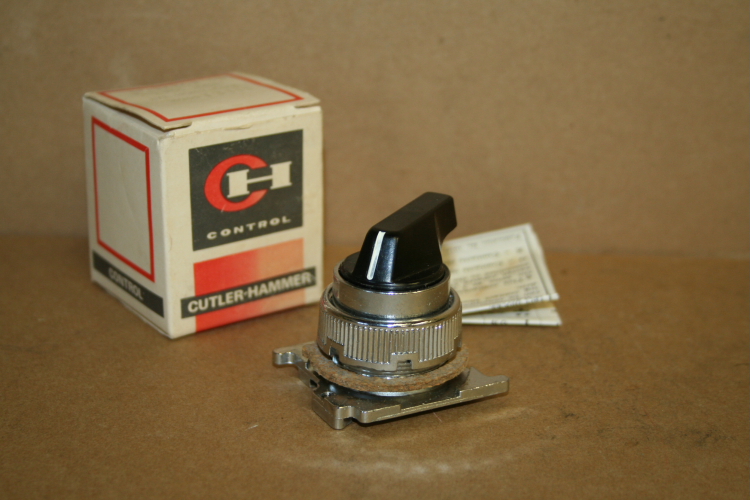 Selector switch 2 position 1025 T3111 Cutler Hammer