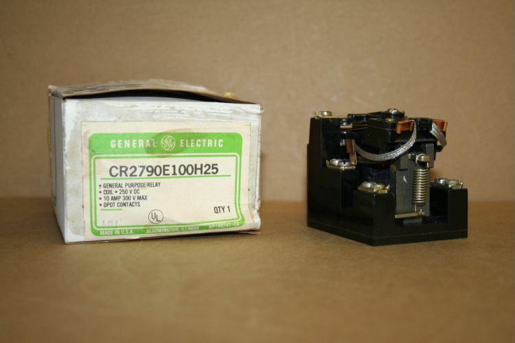 Relay 10 Amp 300VDC CR2790E 100H25 General Electric Unused