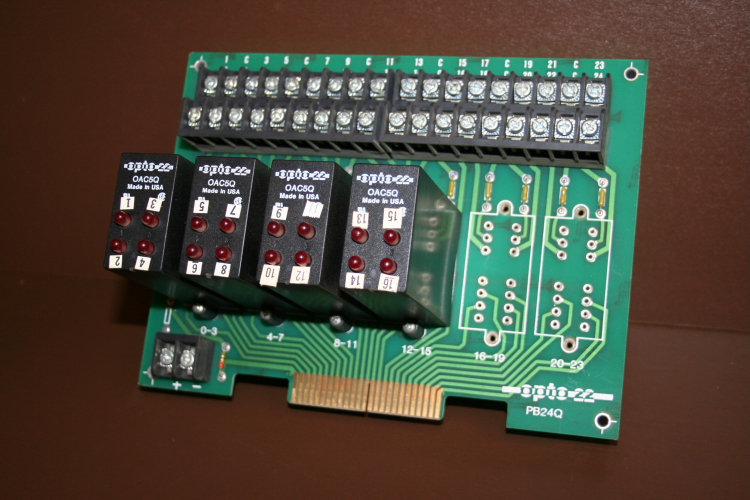 I/O module rack PB24Q and Lot of 4 OAC5Q Opto 22