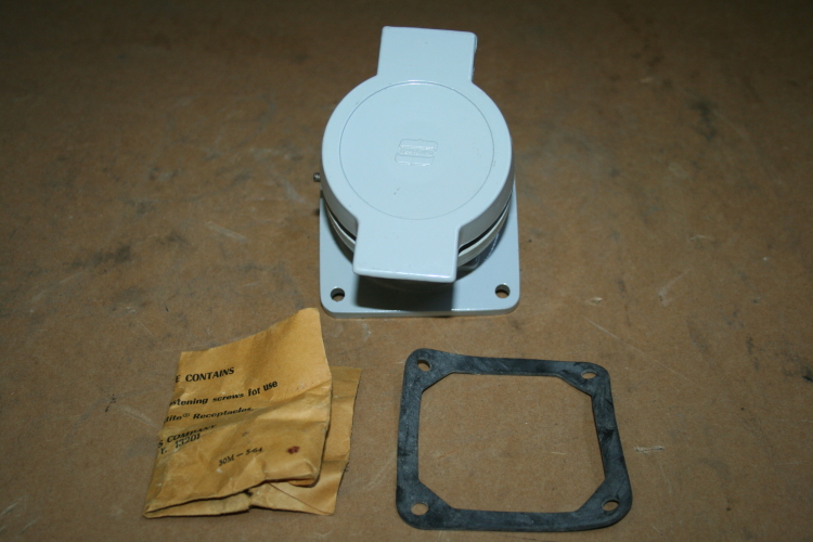 Receptacle  AR332 30A 2 wire 3 pole Arktite Crouse Hinds Unused