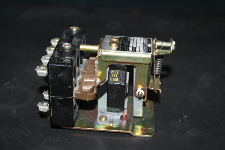 Machine tool relay 10A Pilot duty 4 pole 8501 A0-22 AO-22 Square D Unused