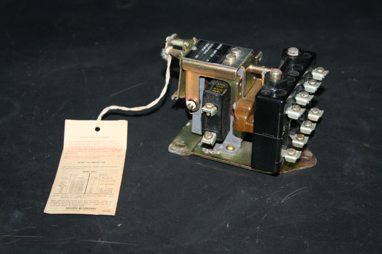 Machine tool Control relay 10A Pilot duty 4 pole 8501 A0-40 AO-40 SquareD Unused