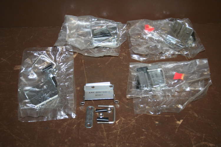 Strain relief clamp 200730-1 200730-4 TE AMP Unused Lot of 5