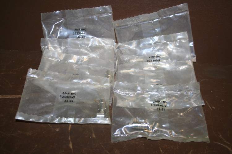 Connector Coaxial RF BNC 225396-2 AMP Unused Lot of 8