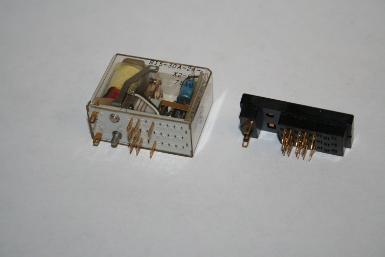 Relay R15-30A-24-X2-E1 w/socket Potter Brumfield Unused