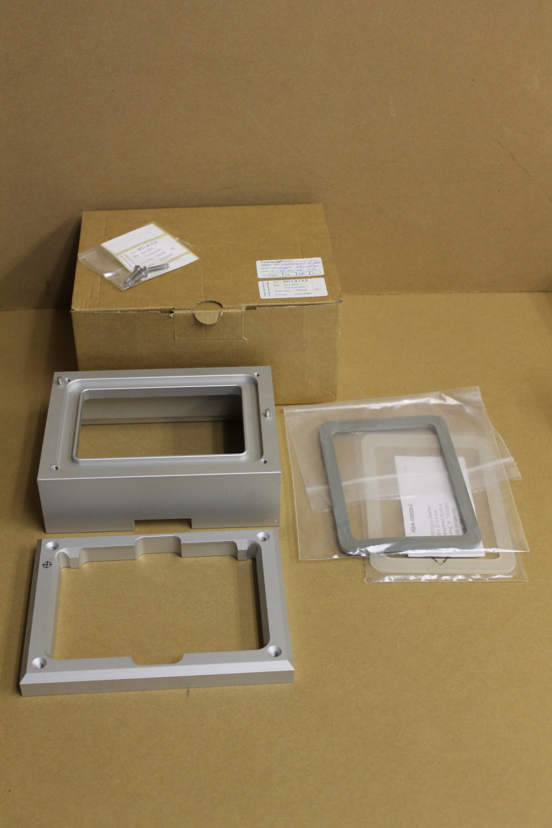 Vacuum manifold RD4, Upper, 9014152 w/gaskets, Biorobot 8000 Qiagen, Unused