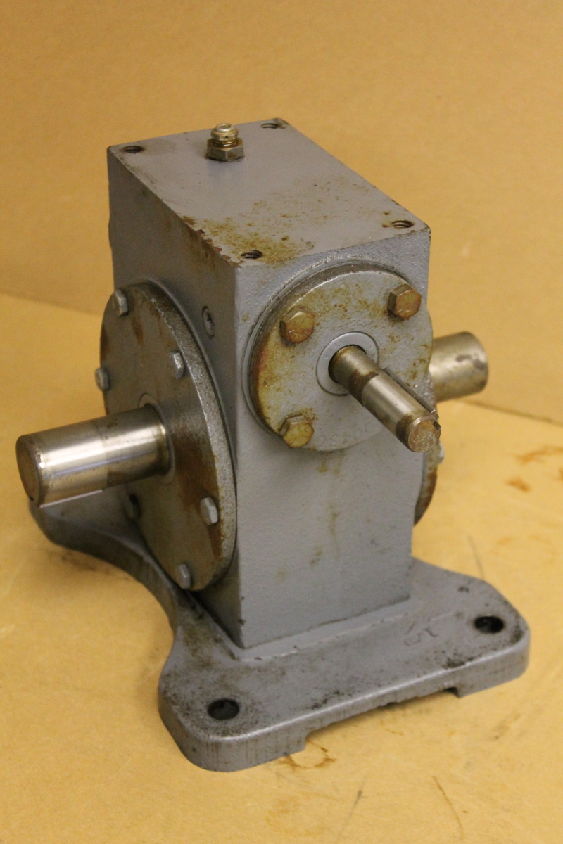 Gear reducer, Dual right angle, 30:1, Model 261, 0220-10306-261 Hub City