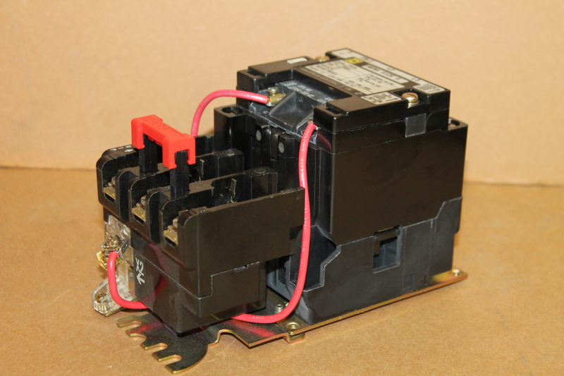 Contactor, NEMA 0, 18A, 3PH 3P, 120V coil, 8536 SB02V02 Square D Unused