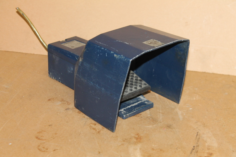 Schmersal GFS 1O/1S Foot Switch, 16A, 2 Contacts