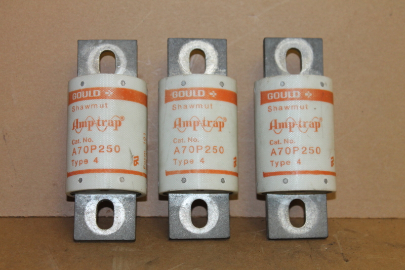 Shawmut A70P250 Type 4 Fuse, Fast Acting, Semiconductor, 250A, 700V, Lot of 3