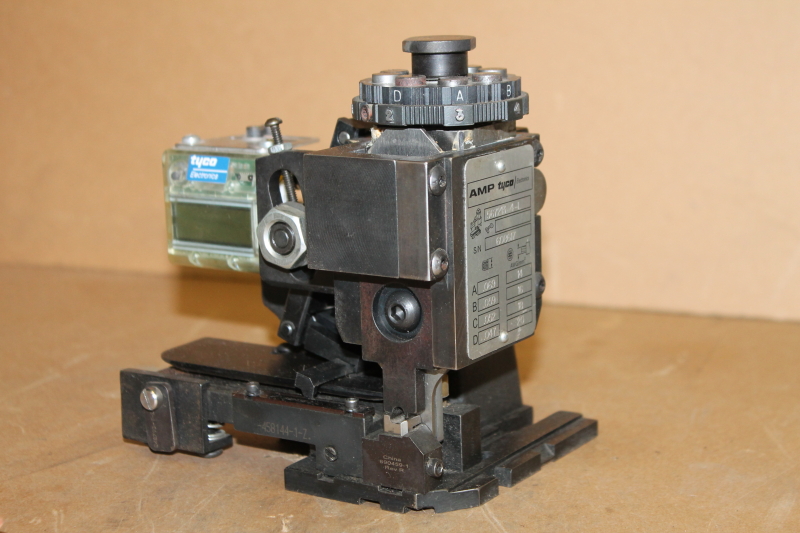 Side feed HDM terminal applicator head, Mate-N-Lok, AMP Tyco 567213-4-L, CQM,