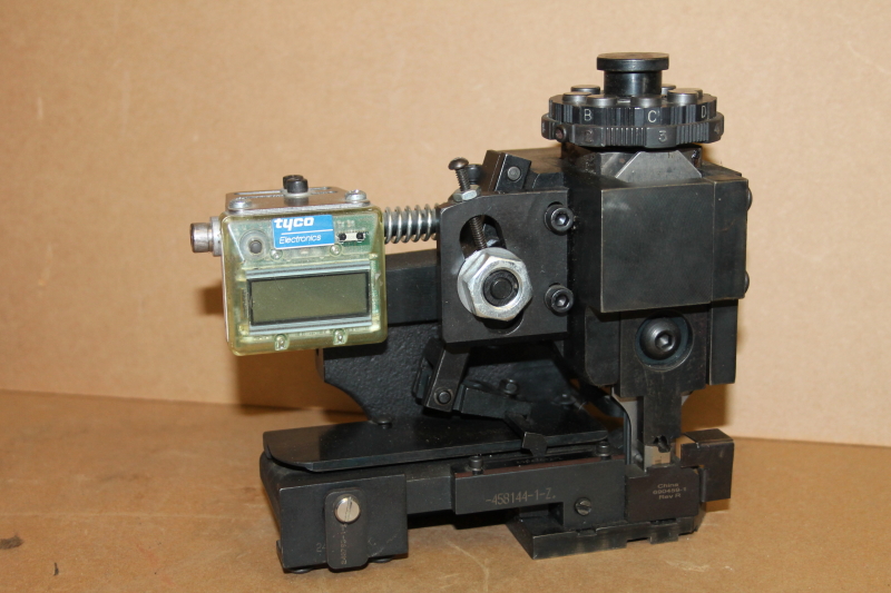 Side feed HDM terminal applicator head, CQM, Mate-N-Lok, AMP Tyco 567213-4-L