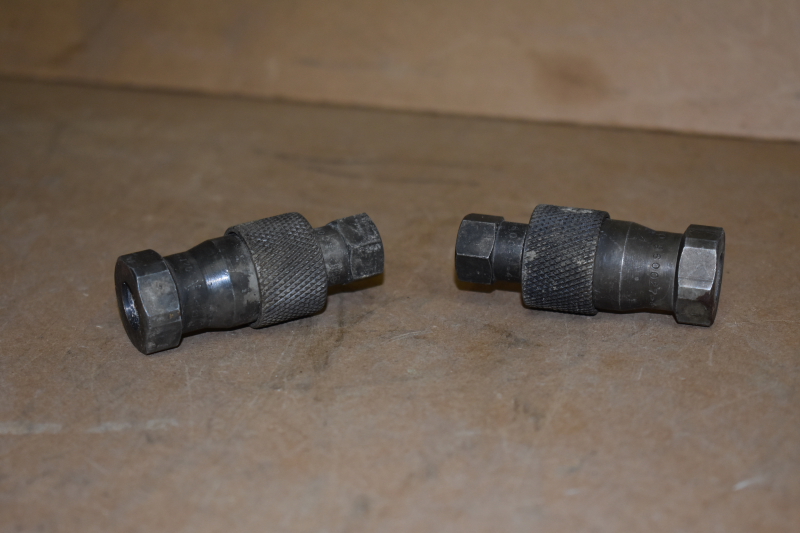 Hydraulic quick disconnect set, SAE 4, 5000 PSI, 5600-4, Aeroquip, Lot of 2