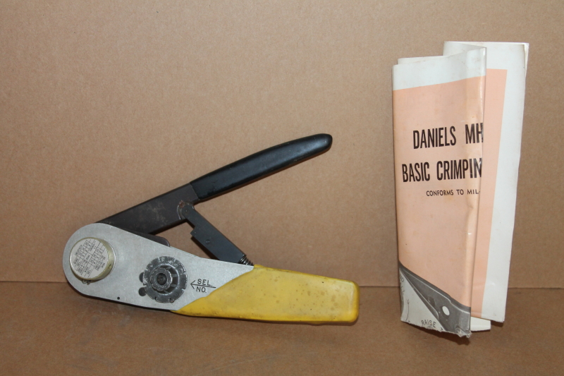 Crimping tool, 22 to 30 gauge, P127 positioner, MH800, Daniels