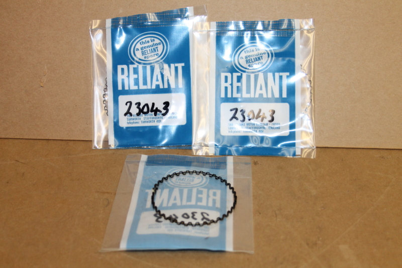 Expander ring for oil control piston ring, 23043, Reliant Motors, Lot of 4