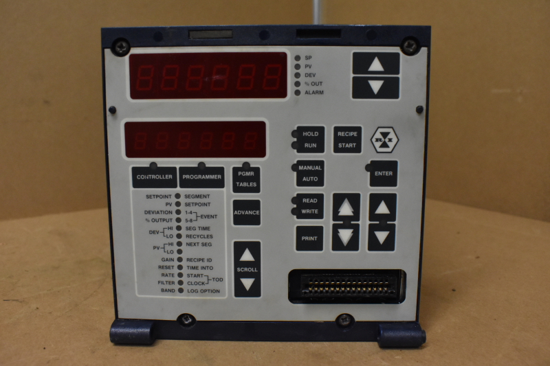 Micristar Digital process controller model 828-D10-402-402-120-00