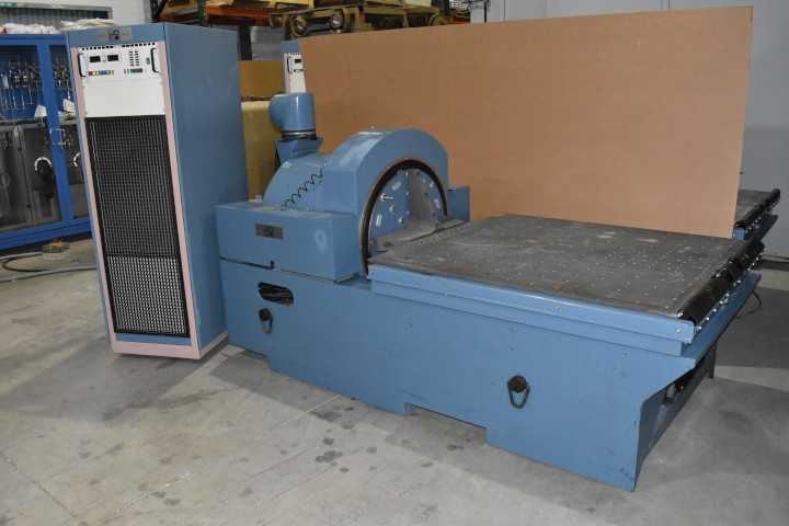Unholtz Dickie vibration systemSAI30-H560B-24/ST, slip table, bull nose, S/N: 3810