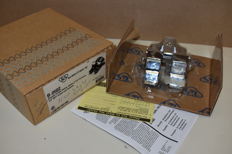 B-0502 brass double pedal valve 1/2